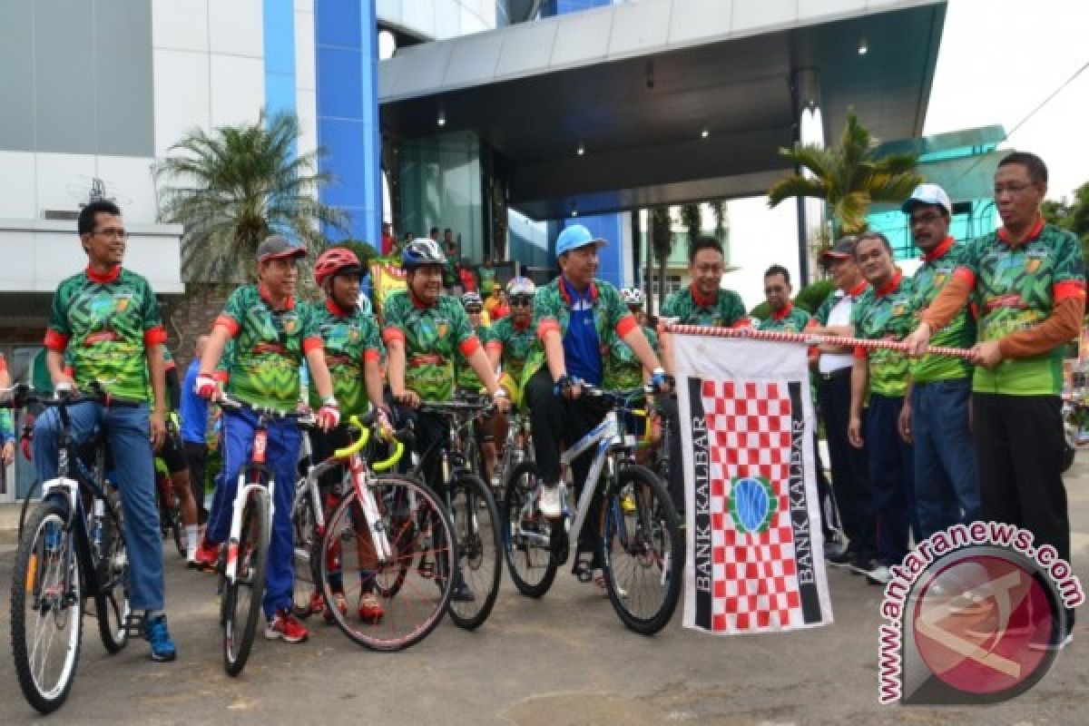 Ratusan Pebalap Sepeda Ramaikan Kejuaraan Sambut HUT Bank Kalbar
