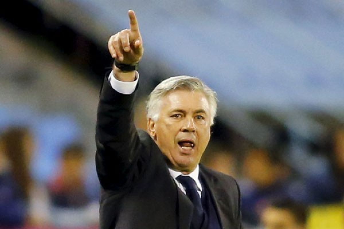 Pelatih Real Madrid Ancelotti akan jalani operasi leher