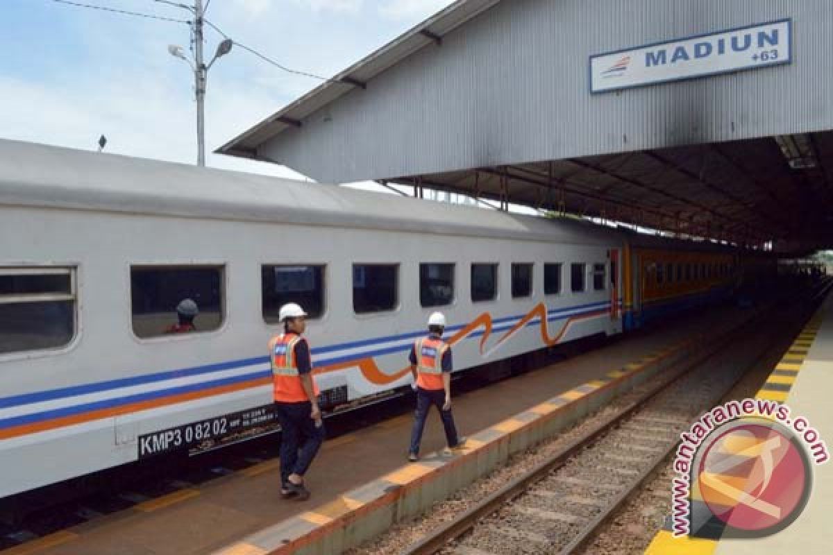 Keberangkatan kereta dari Kediri ke Jakarta terlambat