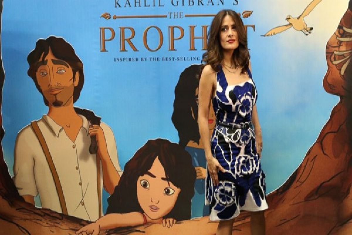 Salma Hayek Gali Akar Lebanonnya via "The Prophet"