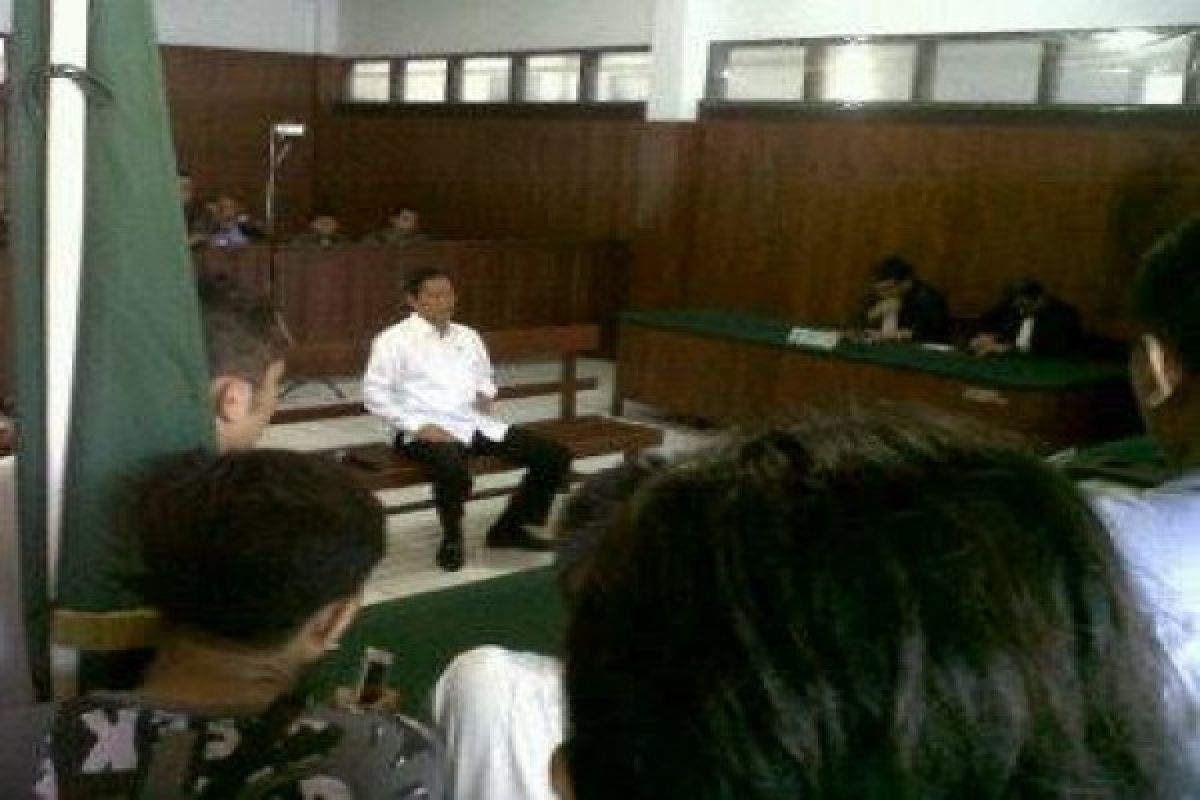 Lumentut batal bersaksi di sidang youth center 