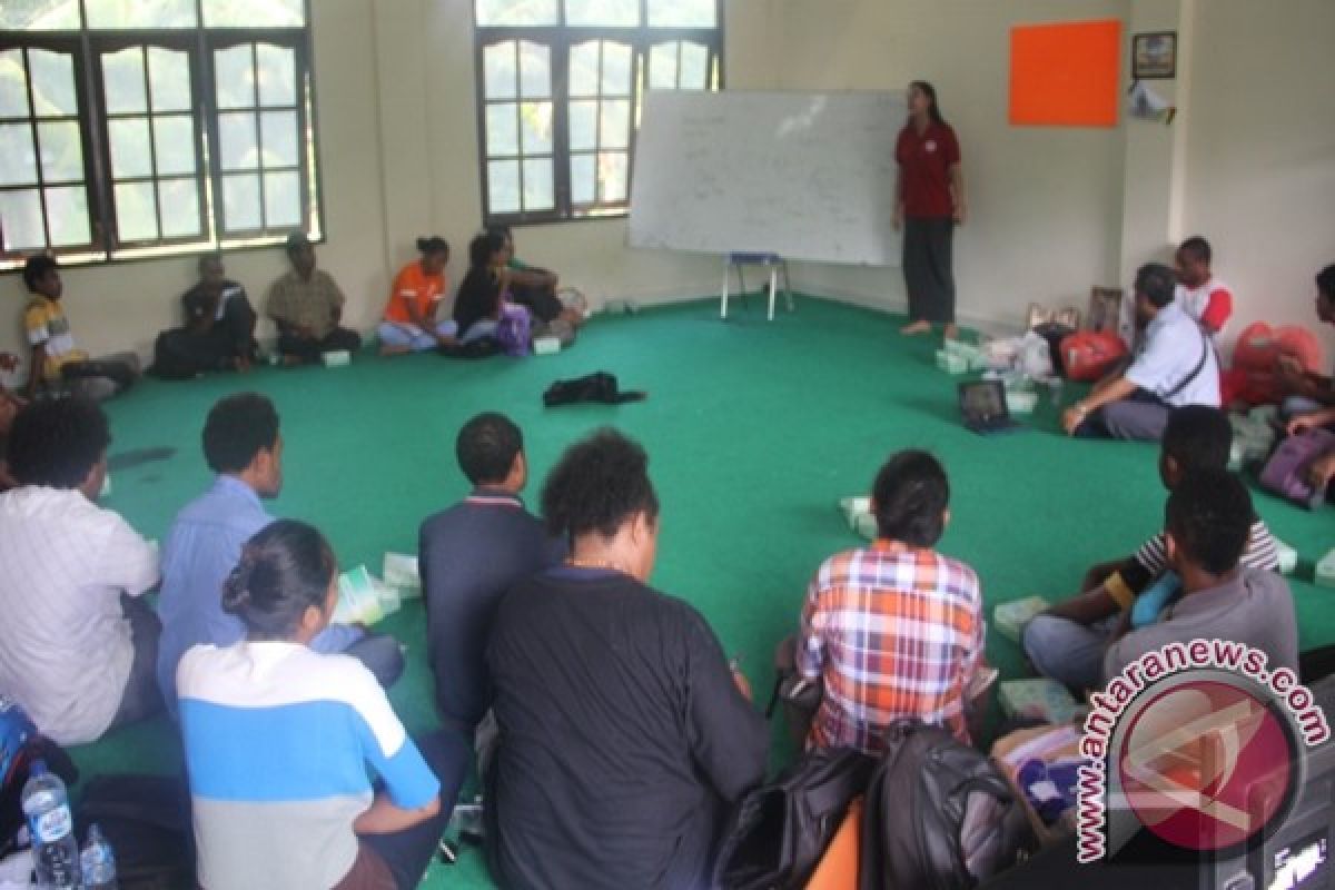 DIP dan BEM Uncen diskusikan cara menghadapi tantangan global