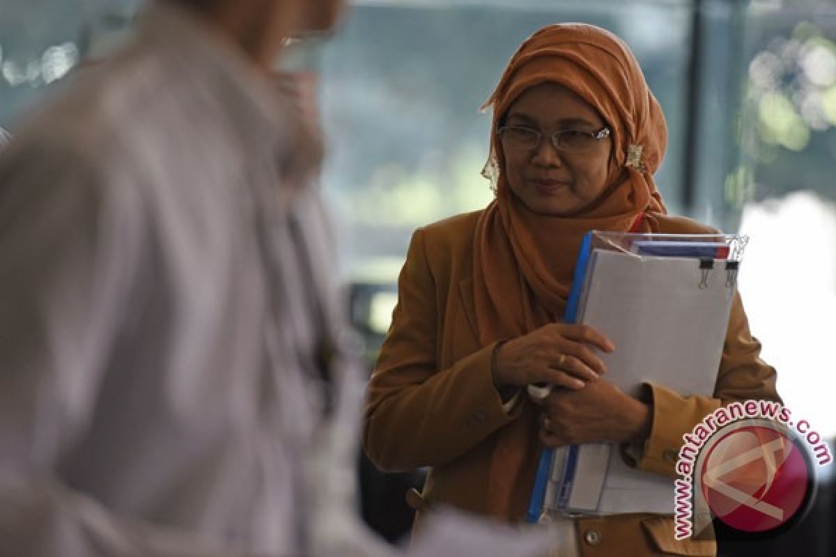 KPK periksa Sekjen DPR terkait kasus suap Adriansyah