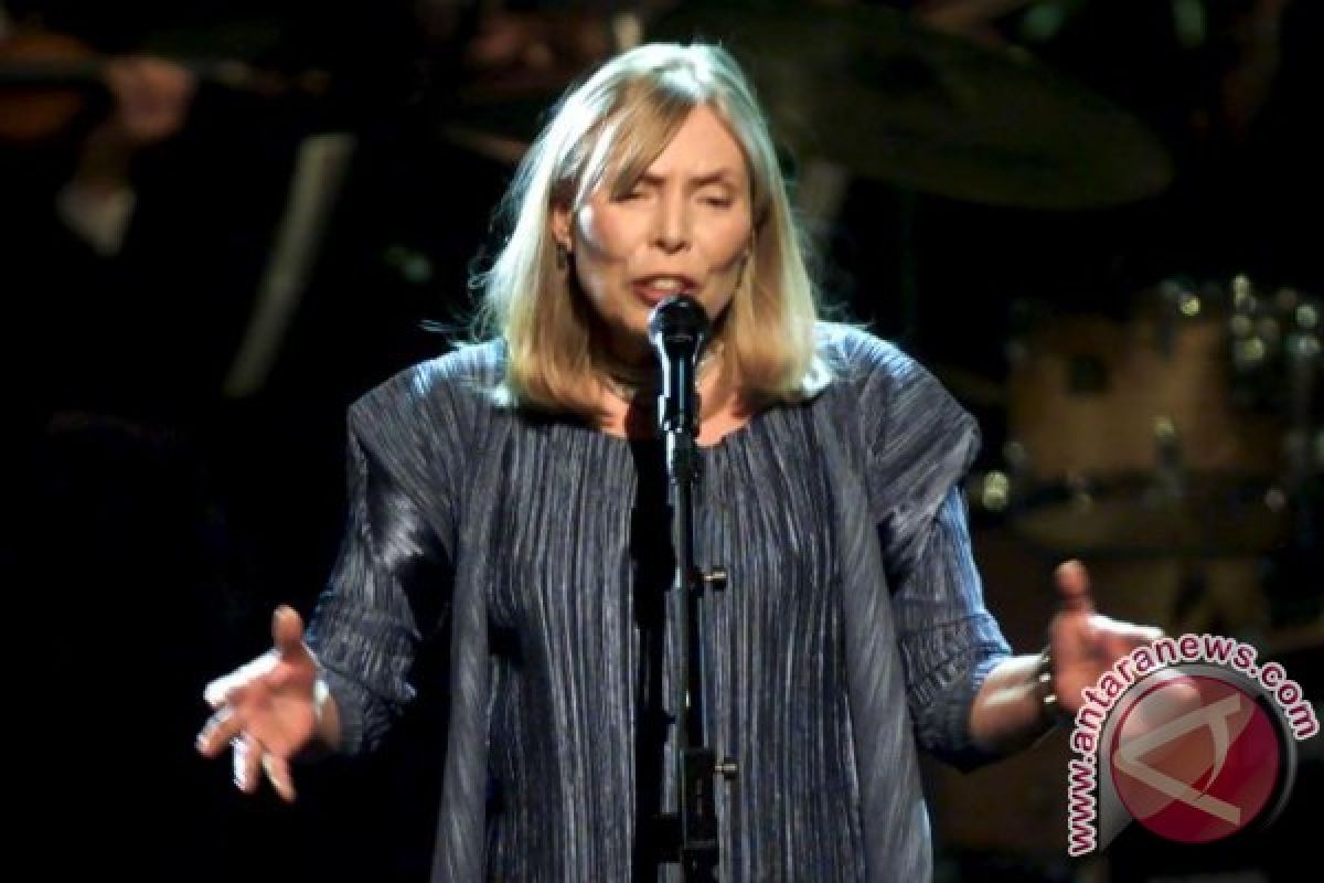 Penyanyi Peraih Grammy Joni Mitchell Dirawat Di rumah Sakit