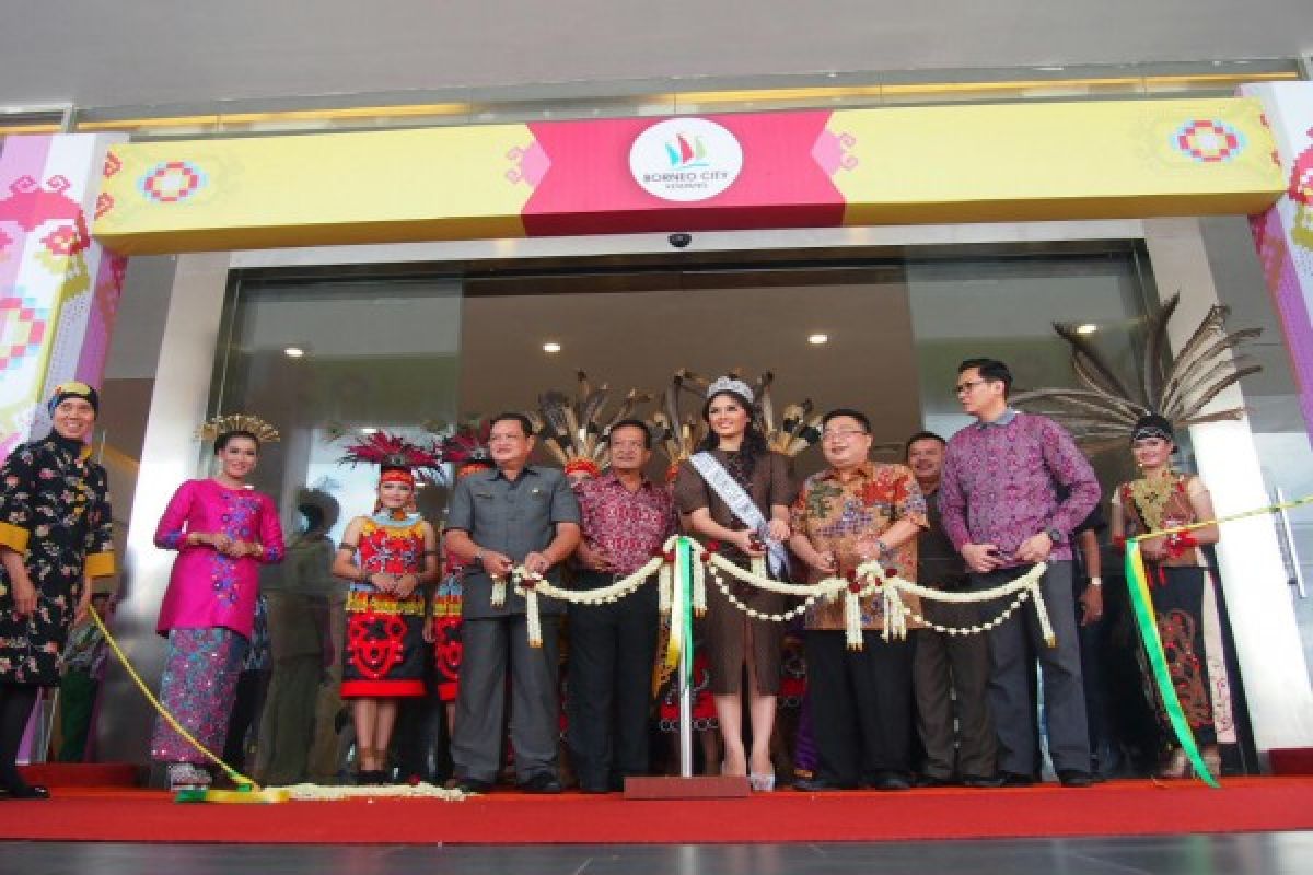 Putri Indonesia Ikut Peresmian Borneo City Mall Ketapang