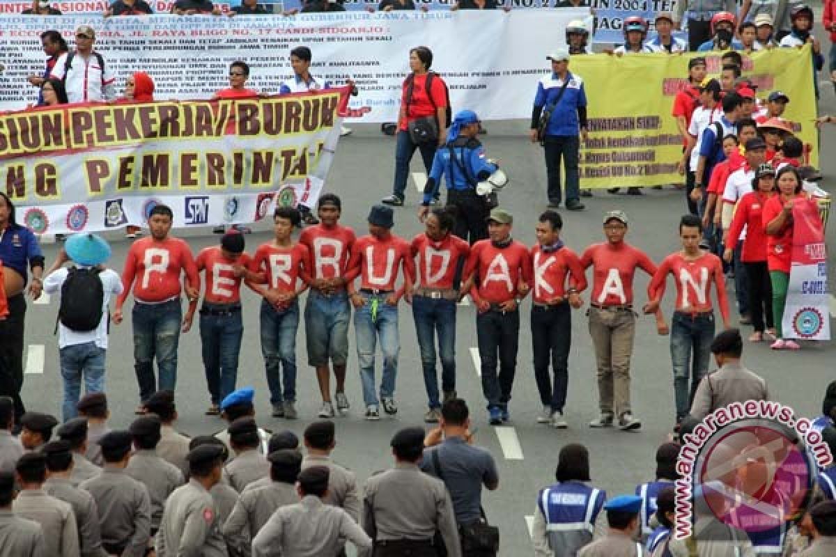 Gubernur Jatim sepakat fasilitasi tuntutan buruh