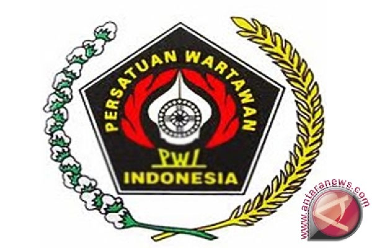 Ketua PWI Lantik Pengurus PWI Babel