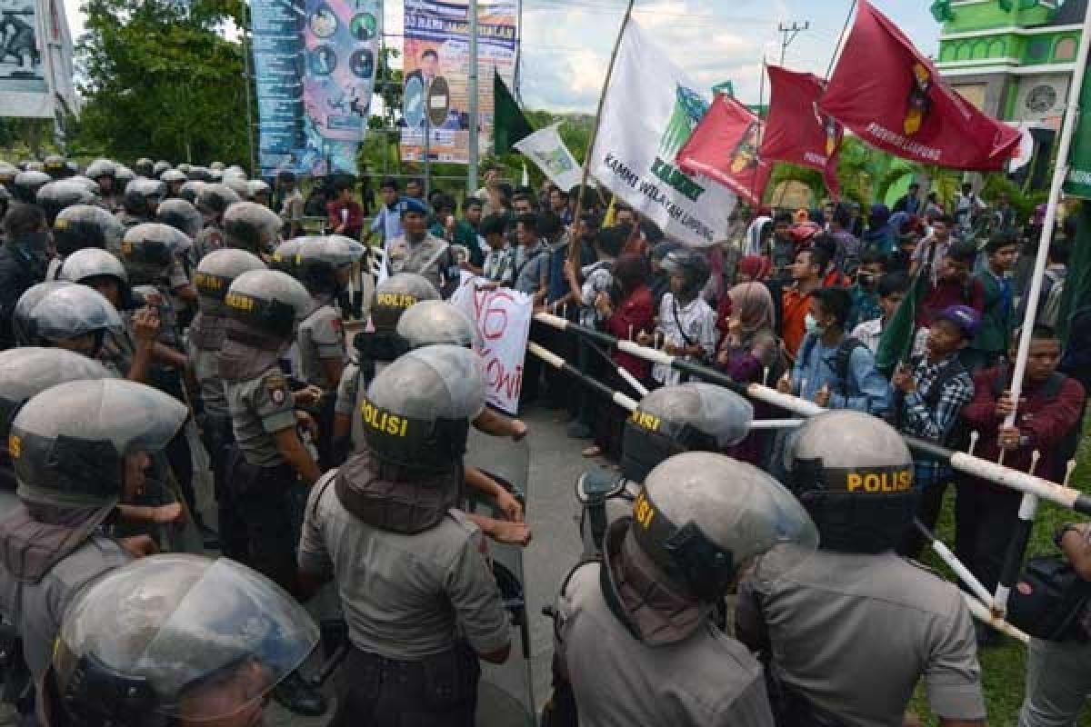 Demo Mahasiswa Sambut Presiden Jokowi di Lampung