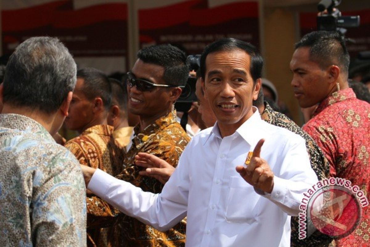 Jokowi kunjungi pusat perbelanjaan di Palembang 