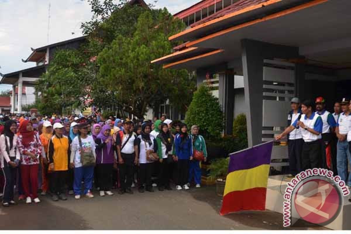 Meriahkan Hardiknas Dengan Gerak Jalan