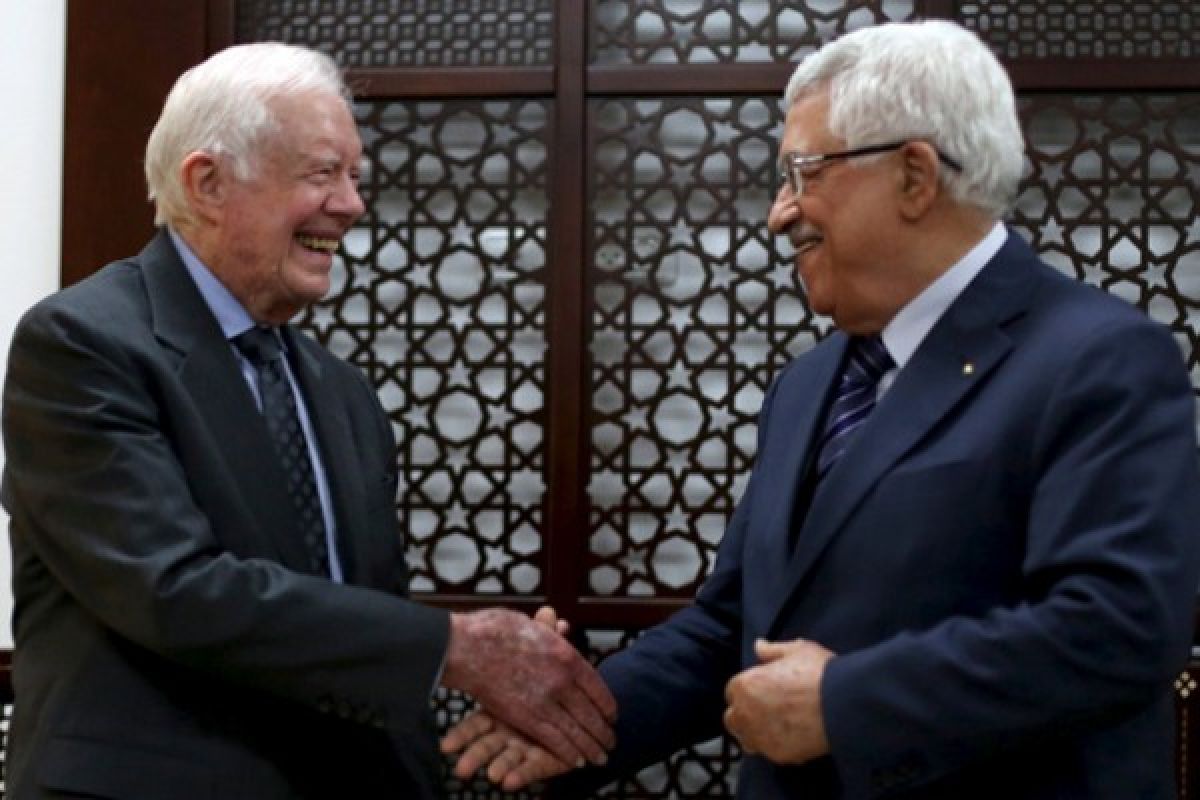Abbas, Carter stress importance of holding Palestinian elections