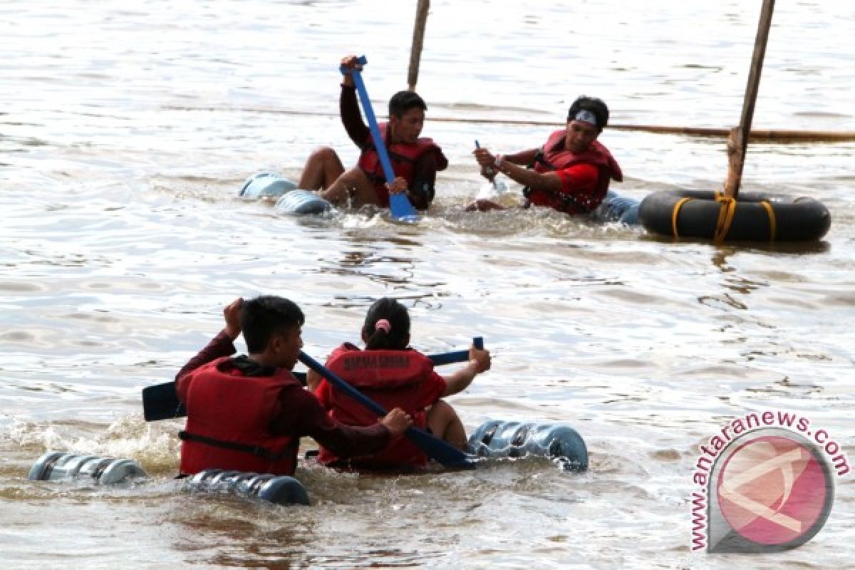 Piranha Juarai Galon Rafting