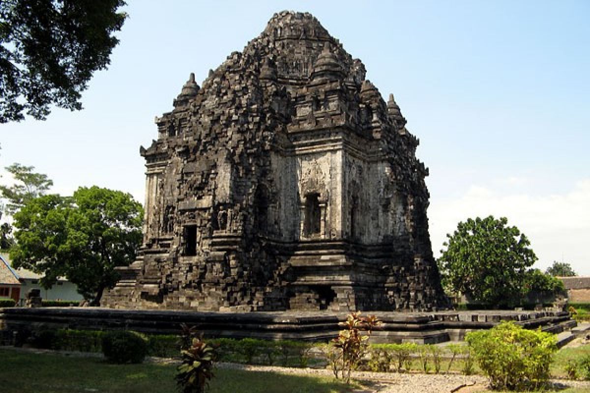 Candi Kalasan alami pelapukan