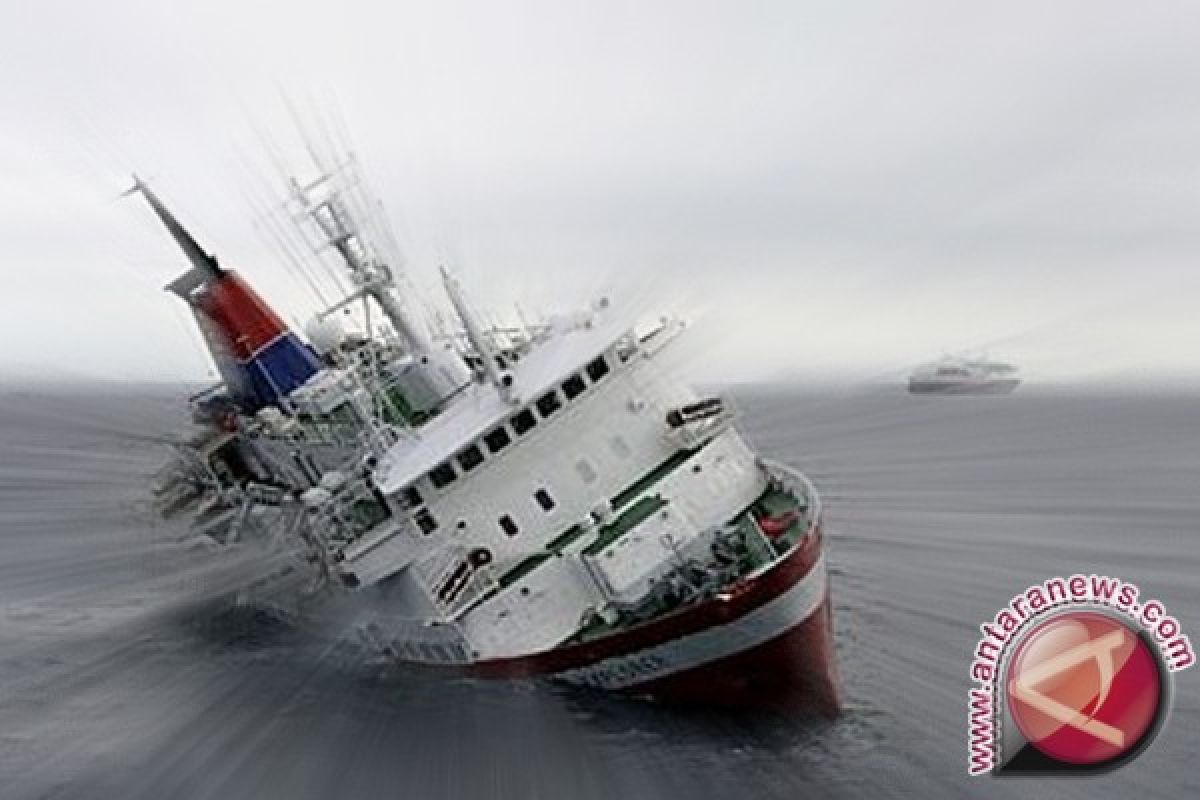 Kapal Pengangkut Triplek Alami Kecelakaan di Lingga
