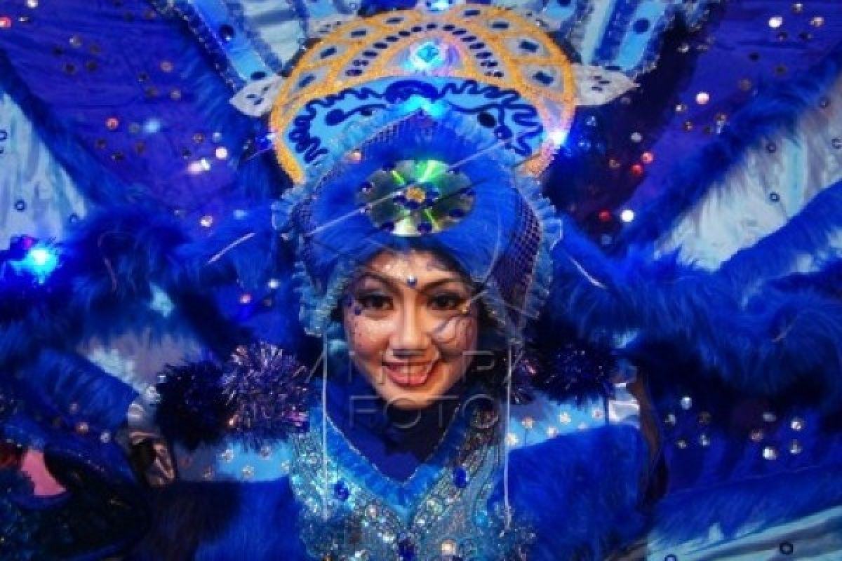 Semarang Night Carnival 2015 Diiringi Gerimis