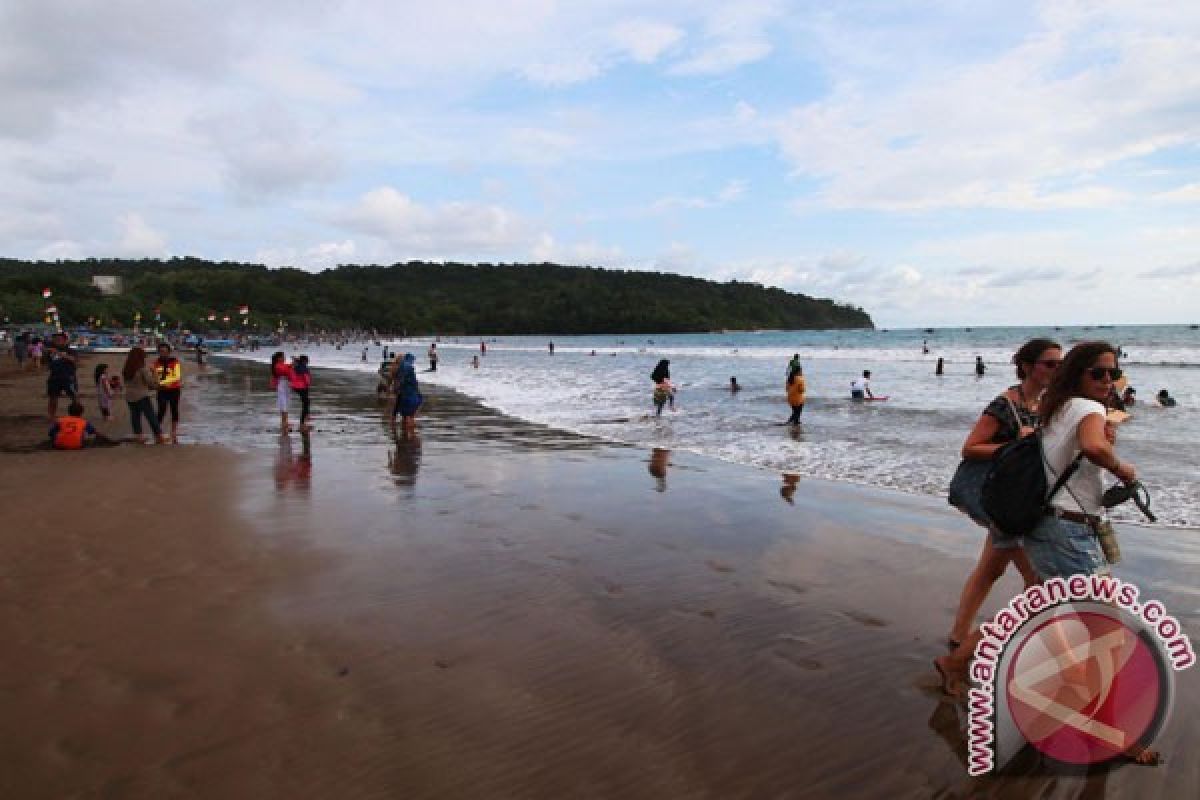 Pantai Pangandaran bebas PKL