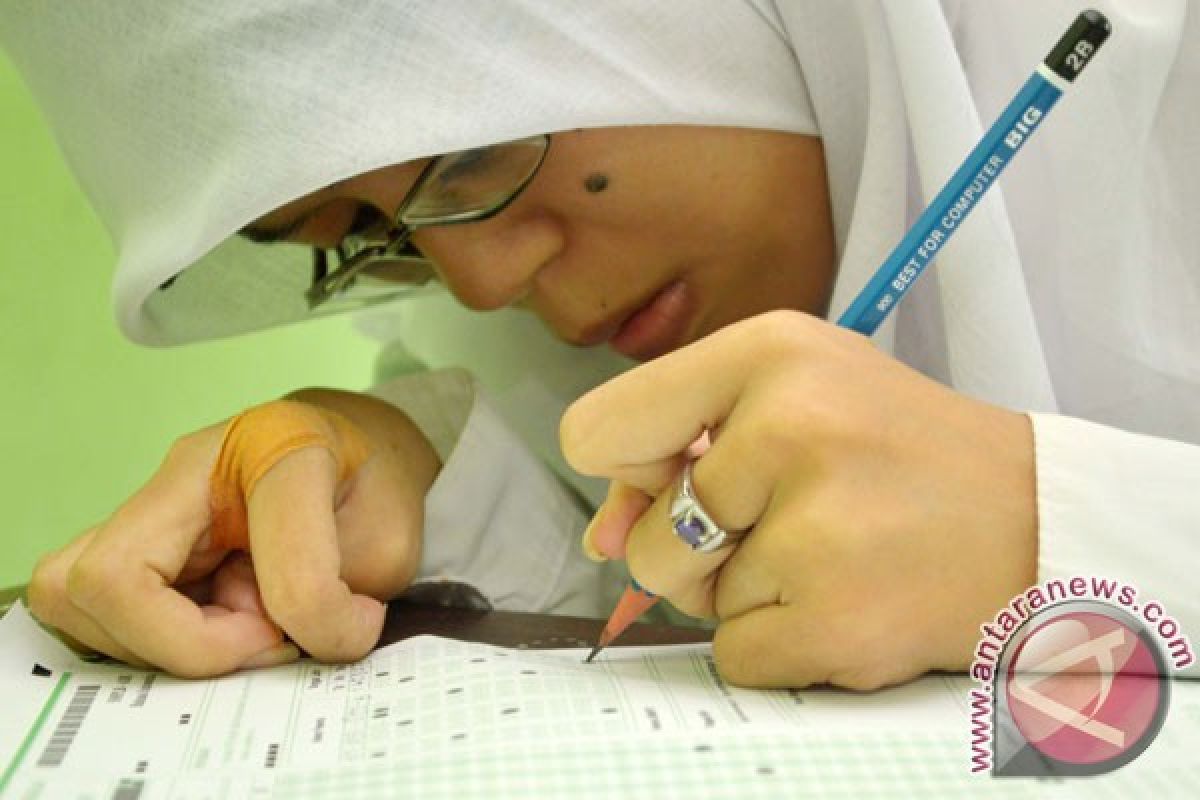 Million Indonesian junior high school students to take national examination