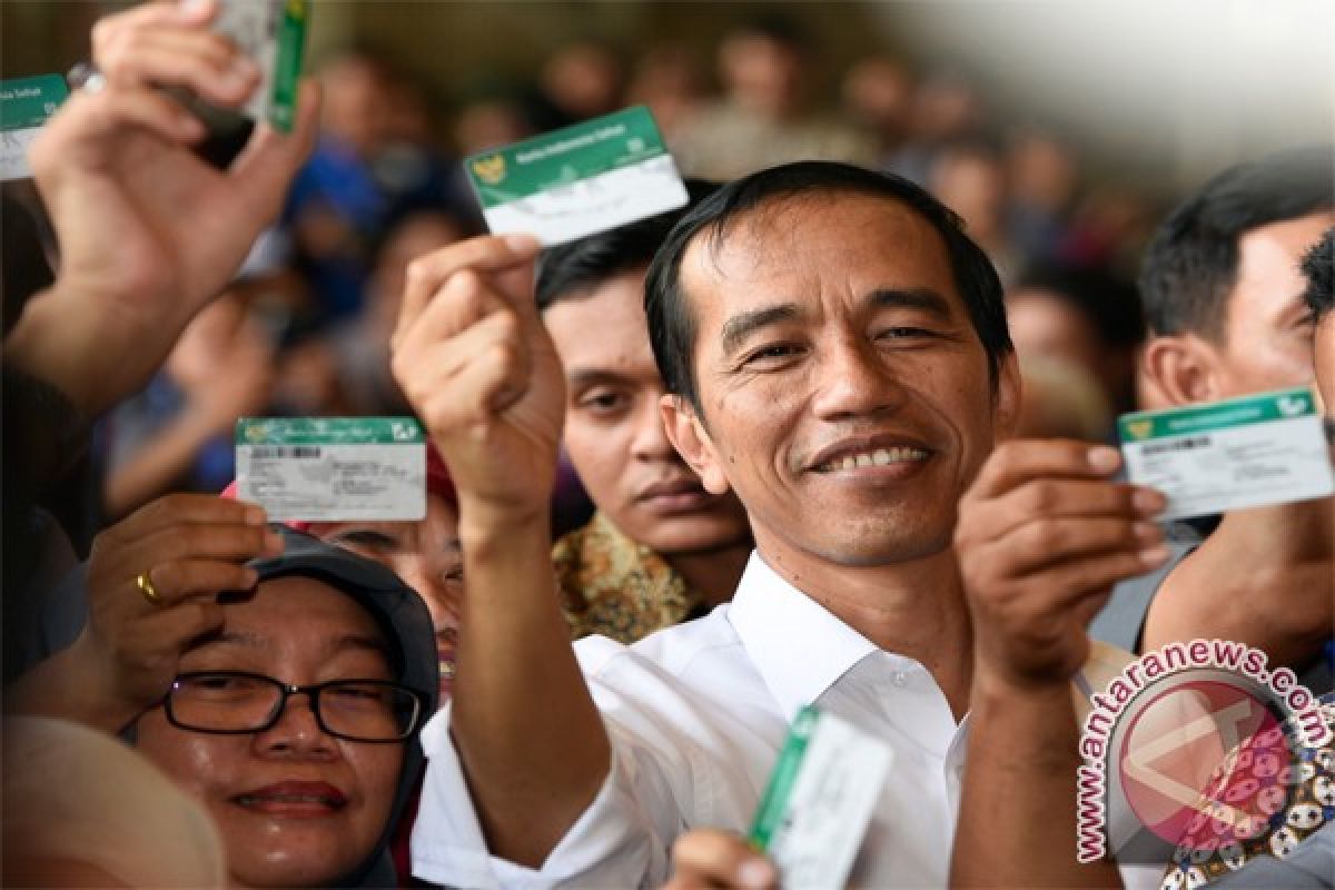 Presiden Jokowi bagikan KIS pada warga Bangkalan