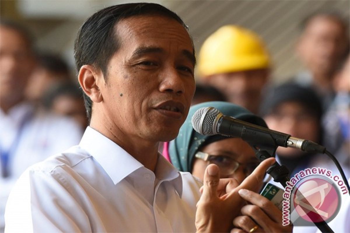 Plan to develop 35 thousand-MW power plants not ambitious: President Jokowi