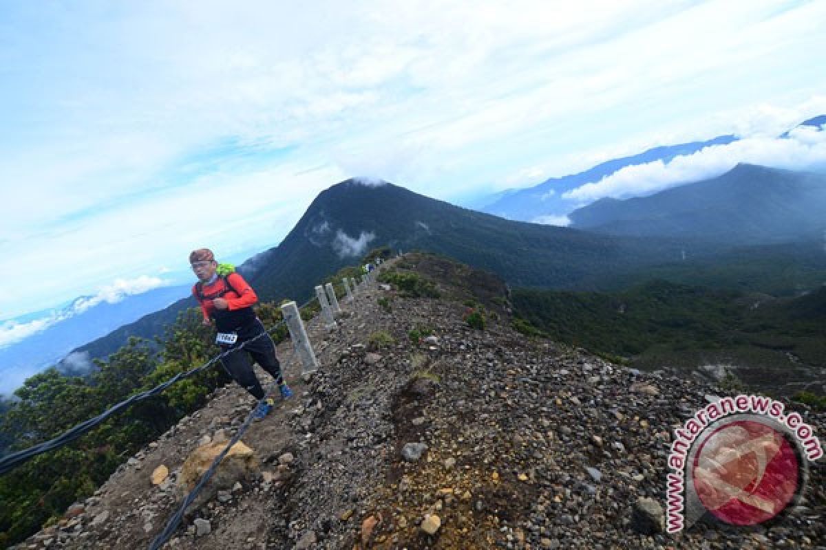 Mt Gede-Pangrango trekking route closed