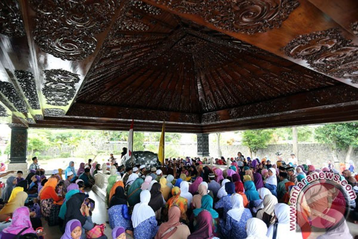 Megawati ziarah ke makam Bung Karno