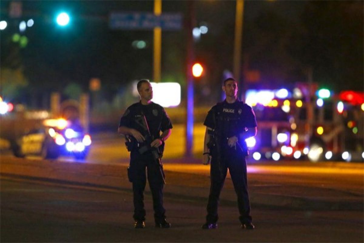 Police shoot dead 2 gunmen at Texas exhibit of Prophet Mohammad cartoons