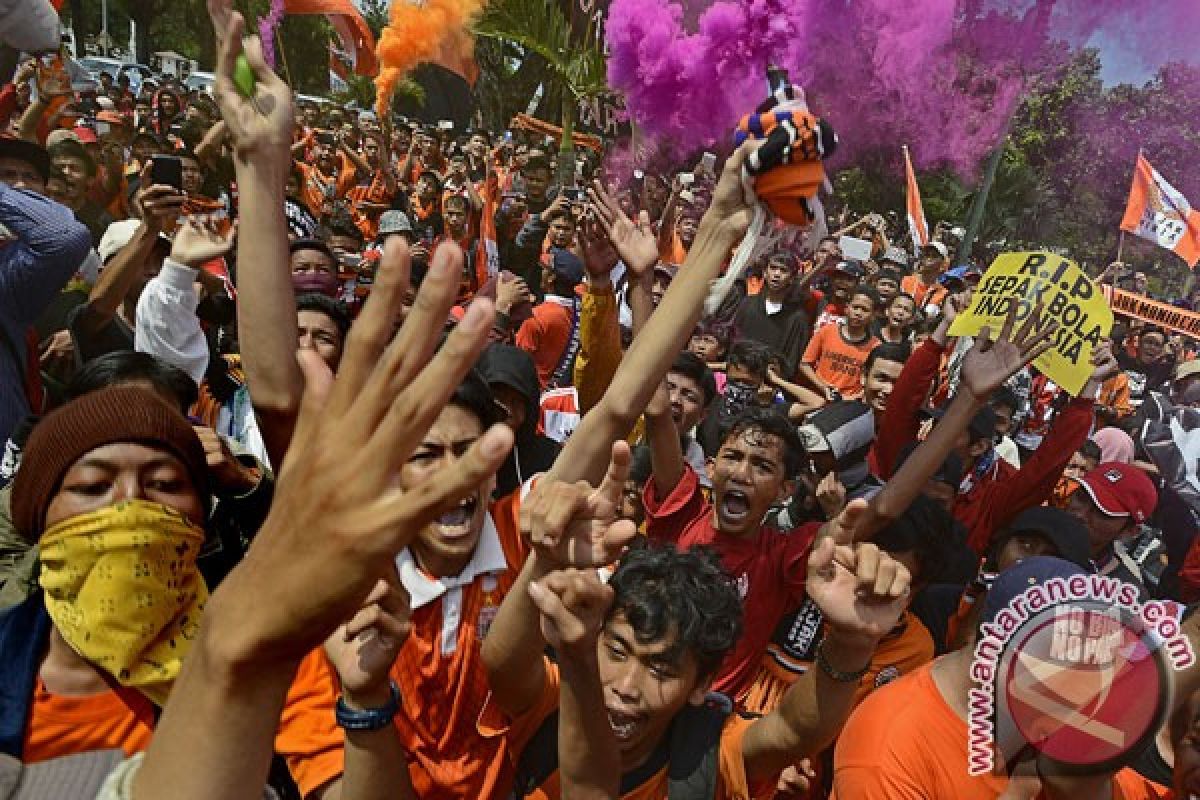 Penahanan Sekjen "Jakmania" ditangguhkan