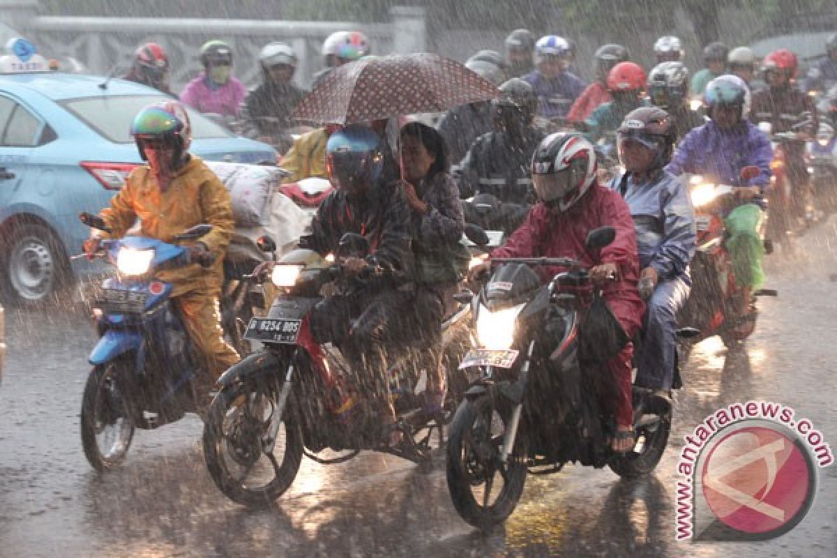 Bogor dilanda hujan angin