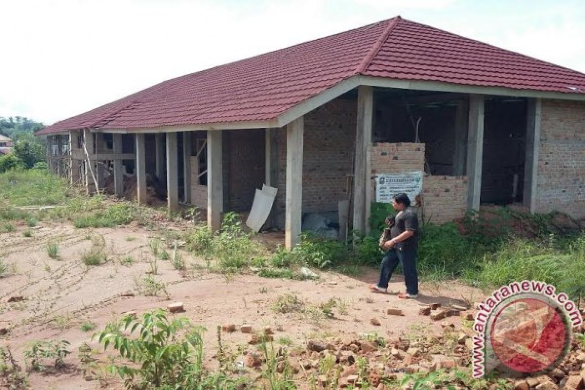 Pembangunan gedung UPTD Puskesmas Baturaja terbengkalai 