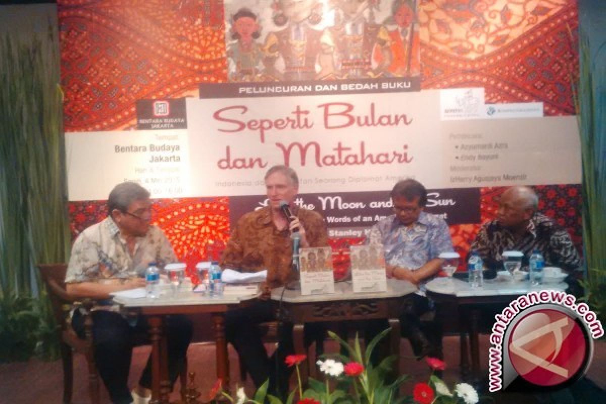 Diplomat Amerika Serikat Luncurkan Buku Tentang Indonesia