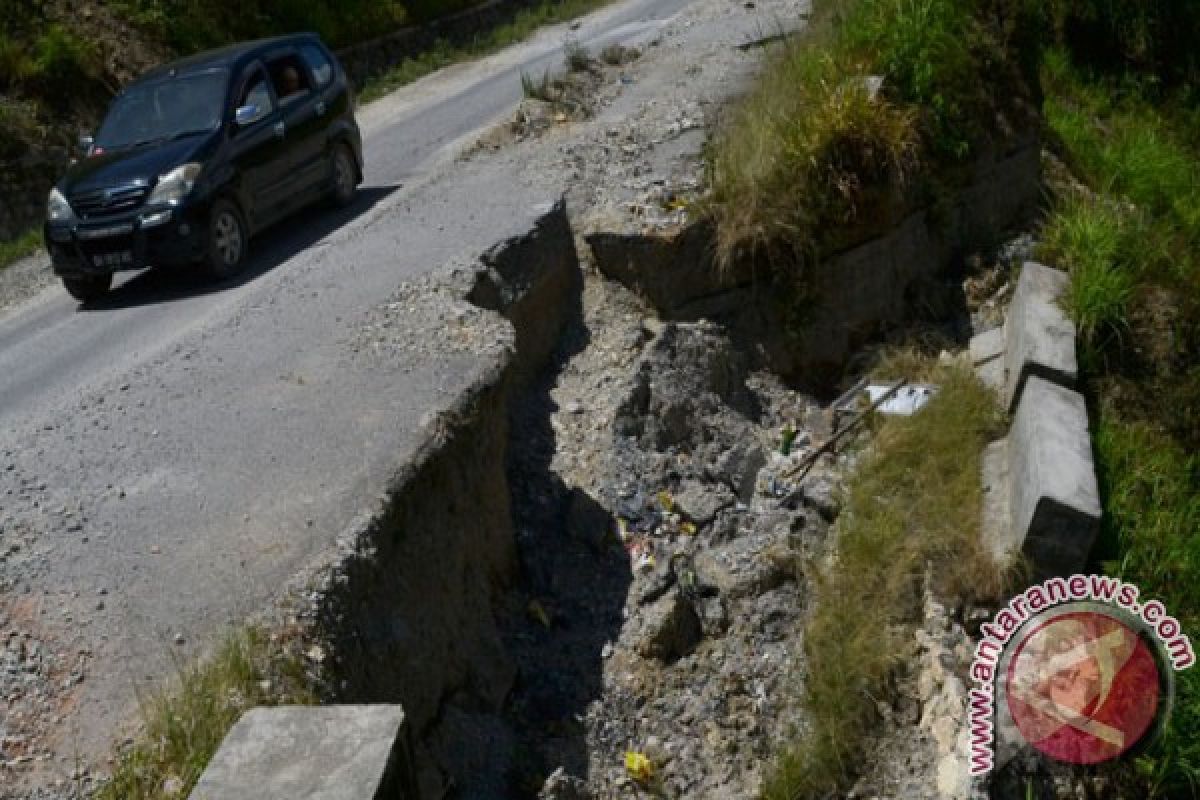 Jalan Sumbar-Riau Terban di Limapuluh Kota