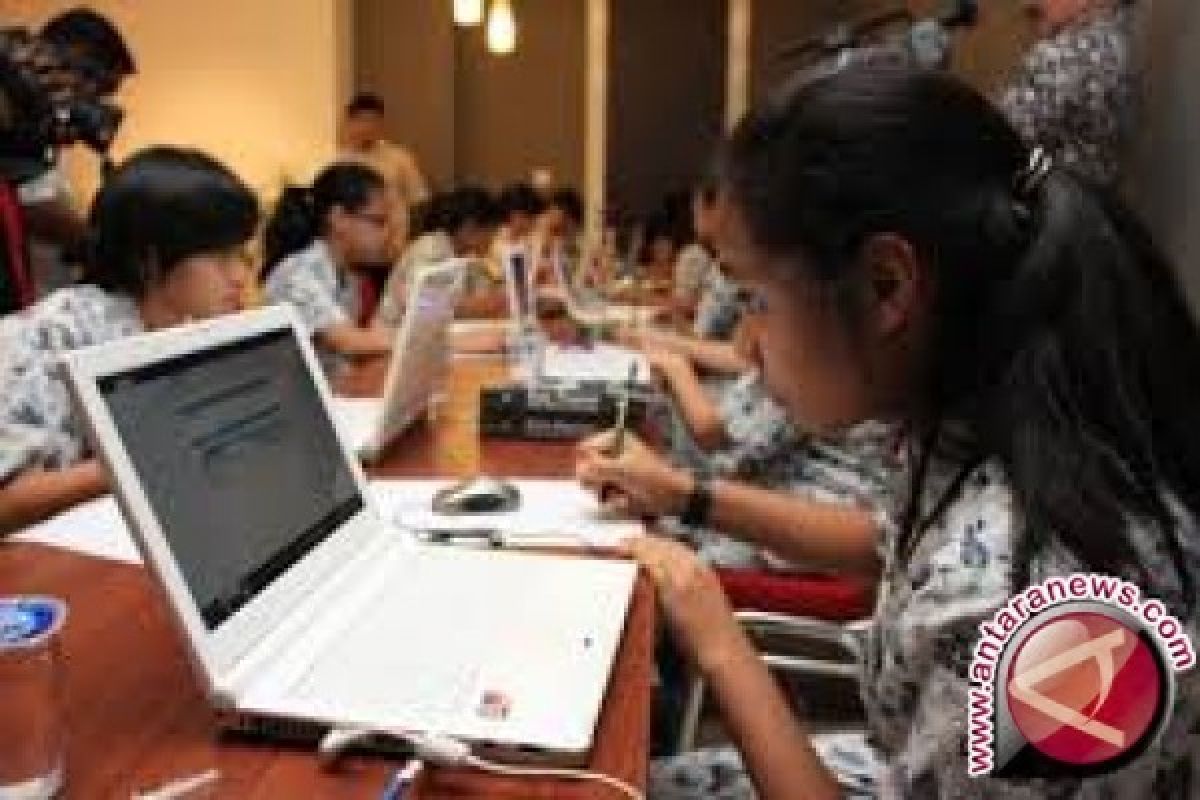 UN CBT siswa Jambi pakai laptop pribadi