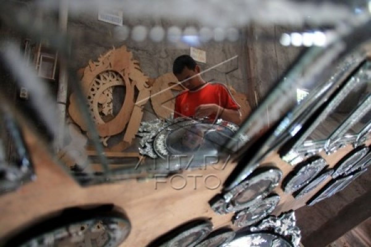 Kaca Grafir Asal Sukoharjo Tembus Mancanegara