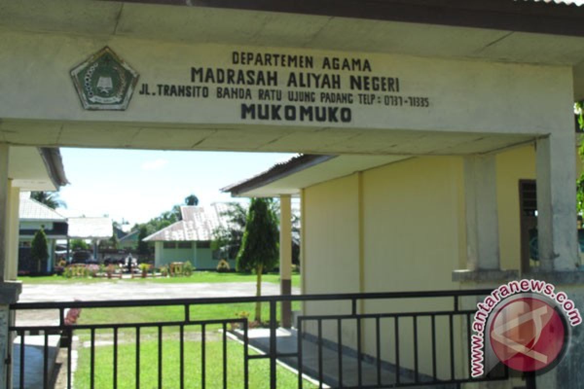 Mukomuko bangun sarana MCK untuk sekolah