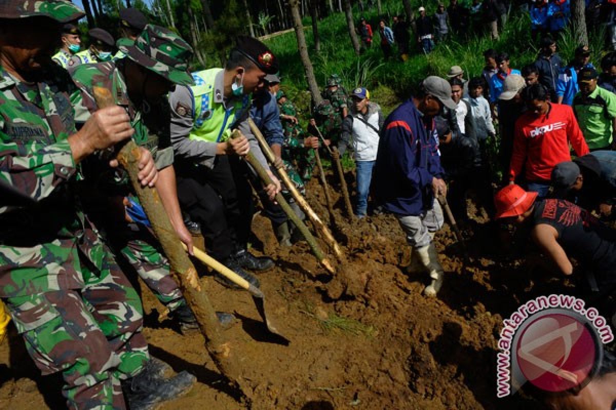 Korban tewas keenam longsor Pangalengan ditemukan