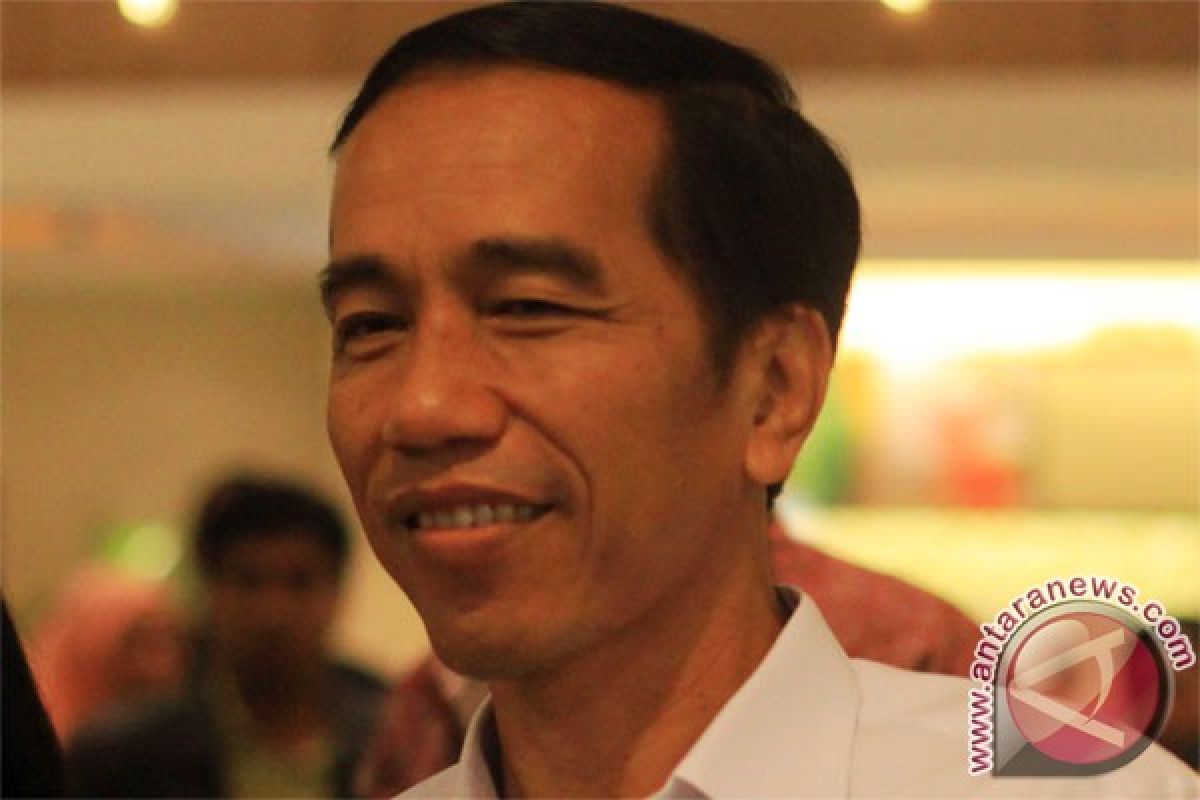 President Jokowi inspects traditional market in Bandarlampung