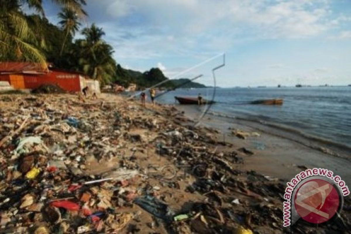 Limbah Medis di Pantai Tan Sridano, BLH: Ini Bahaya