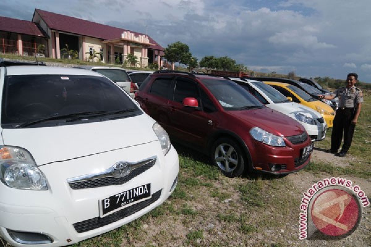 Terlibat sindikat mobil bodong Kapolsek Burau dicopot