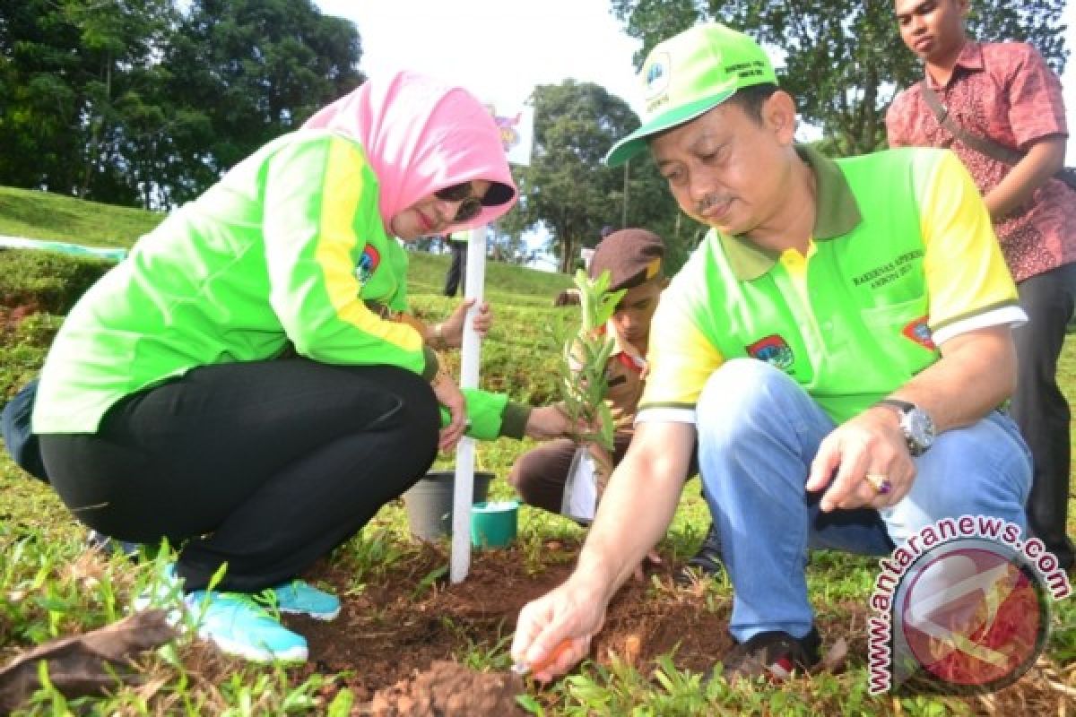 Edi Kamtono Ikut Tanam Pohon Acara Apeksi Di Ambon