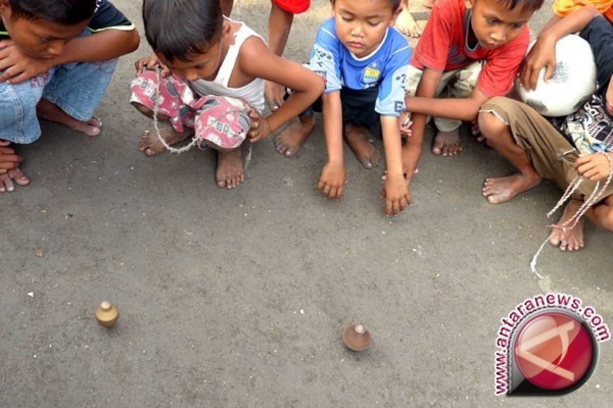 Warga Berharap Permainan Gasing Masuk Kurikulum Sekolah