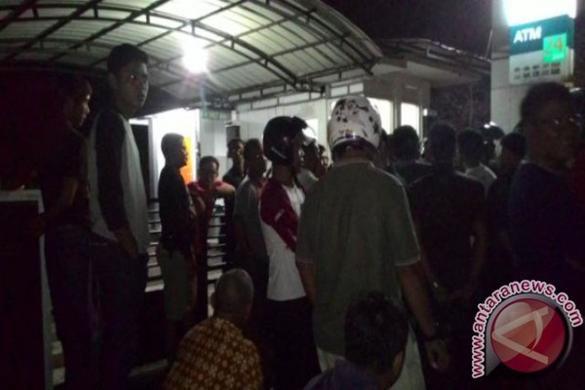 Ratusan Warga Ketapang Protes PLN Karena Pemadaman Bergilir Setahun