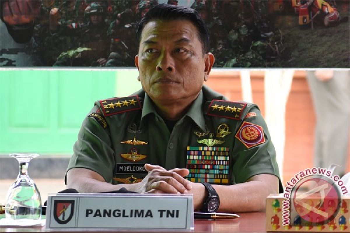 TNI bantu pengungsi tapi tolak pendaratan