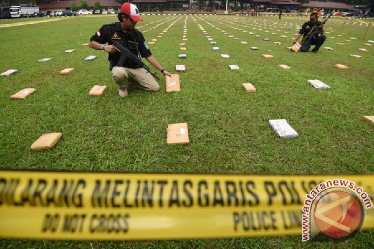 Polri ringkus 9 tersangka pembawa 2,1 ton ganja