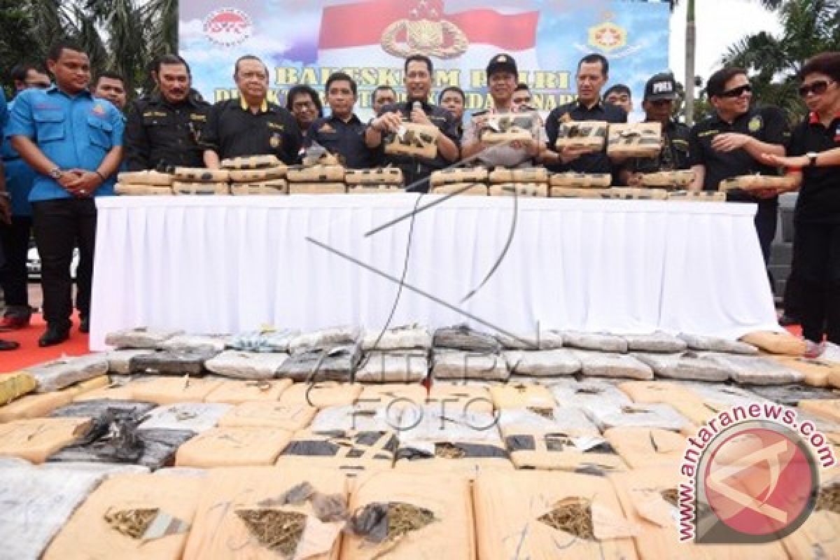 Polri Ringkus Tersangka Pembawa 2,1 Ton Ganja