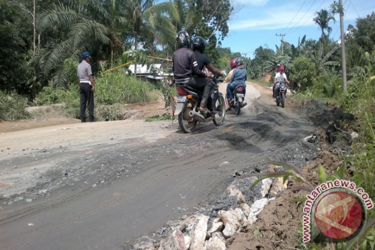 Pemerintah Diminta Perbaiki Kerusakan Jalan Trans Kalimantan 