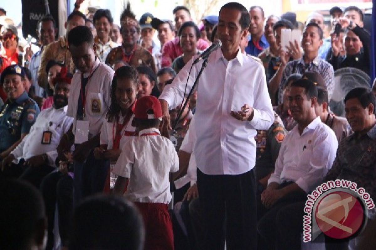 Pemprov Papua tindak lanjut pembagian tiga kartu Jokowi