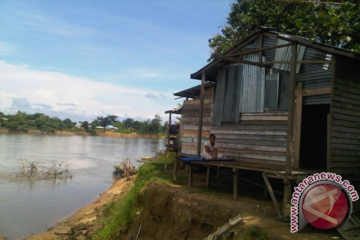 Sejumlah Rumah Terancam Roboh di Tepian Kapuas Putussibau