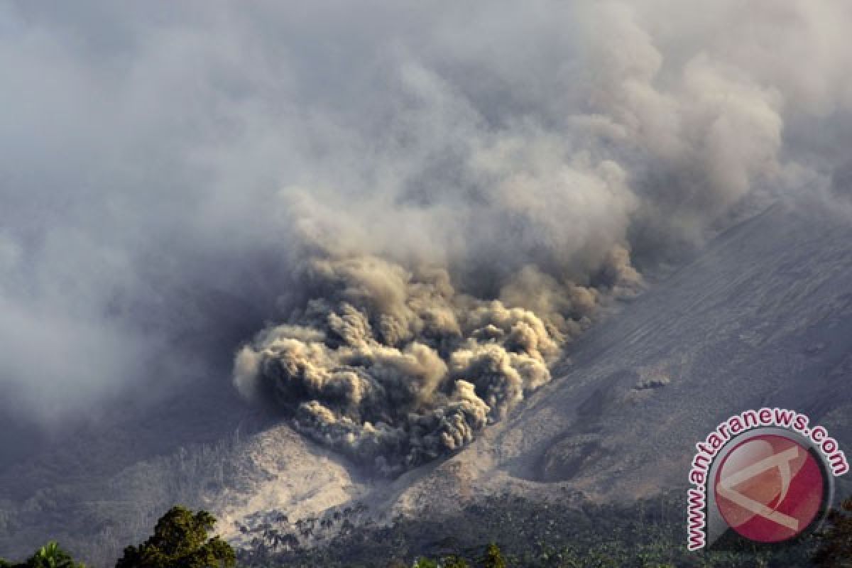Three volcanoes in N. Sulawesi still on alert level III