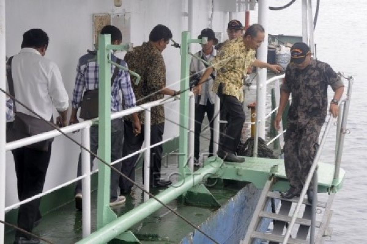 KPK Tinjau Kapal Hai Fa di Ambon