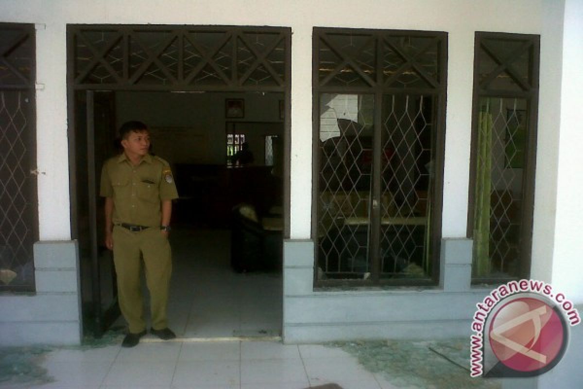 Polisi Diminta Usut Tuntas Perusakan Kantor Disbunhut Landak